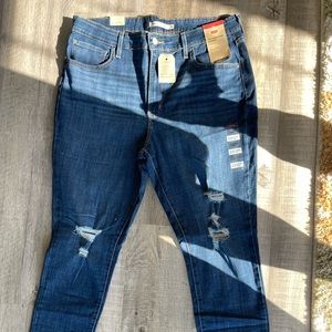 Levi’s 721 High-Rise Skinny Jeans